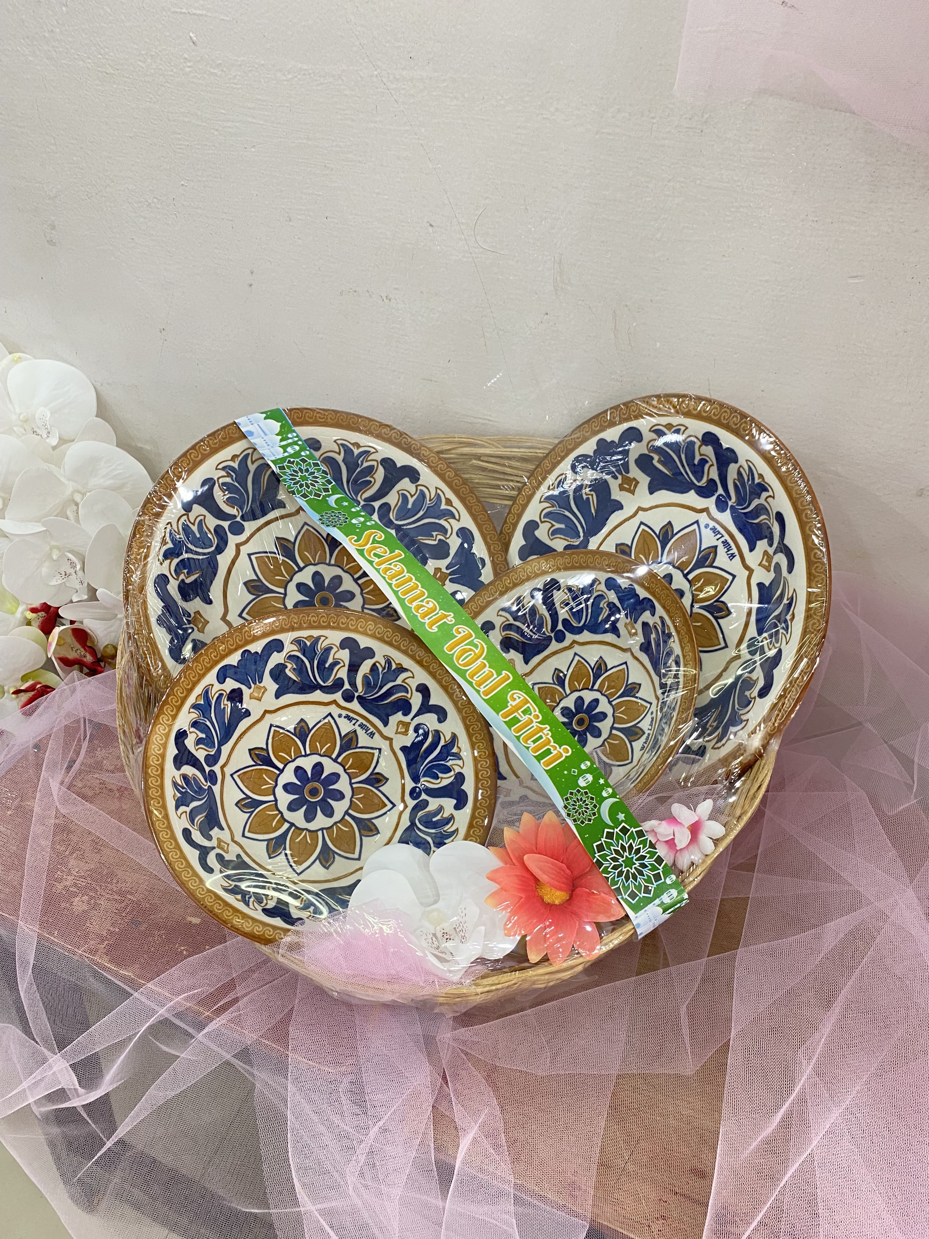 Hampers Arash Table